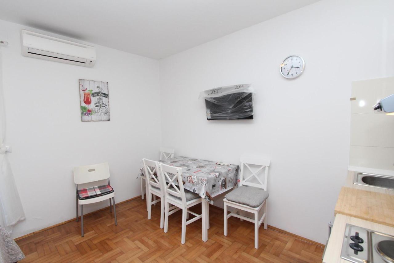 Apartment Gabriel โรวีน ภายนอก รูปภาพ