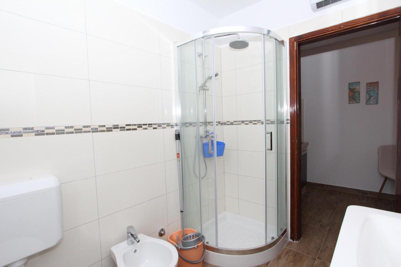Apartment Gabriel โรวีน ภายนอก รูปภาพ